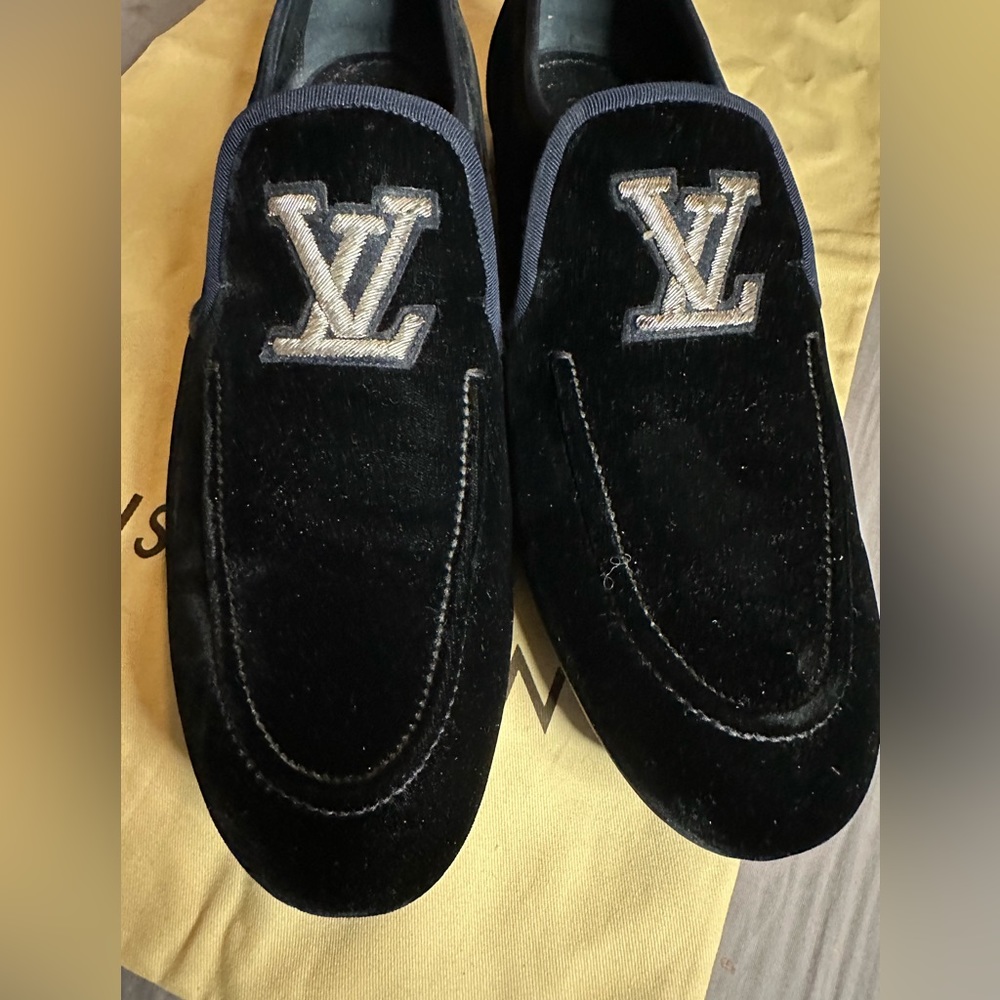 Louis Vuitton Men’s Black Velvet Logo loafer with blue trim EUC - Picture 6 of 6